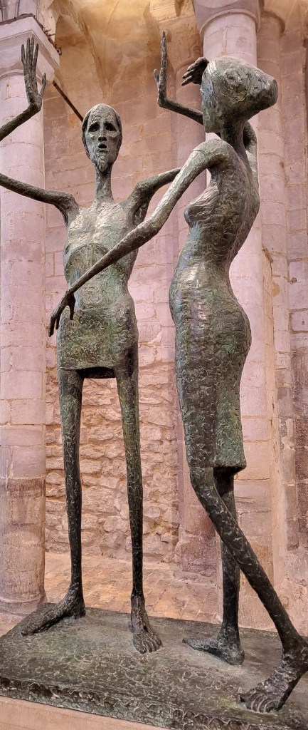 Ely Cathedral: Mary Magdalene encounters Jesus emerged from the tomb (David Wynne,1967) 